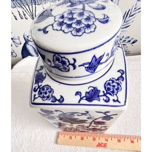 Chinoiserie Square Ginger Jar Small Blue White Floral Ceramic Lidded 4.5 x 4 x 7 - Picture 4 of 9